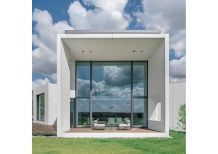 🏡 Nadčasový dom v stredných Čechách: Keď sa inteligentné technológie spájajú s architektúrou